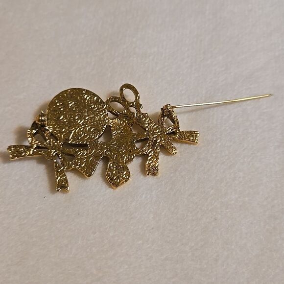 1960's Gold and Pearl Sweing Brooch - Picture 4 of 5